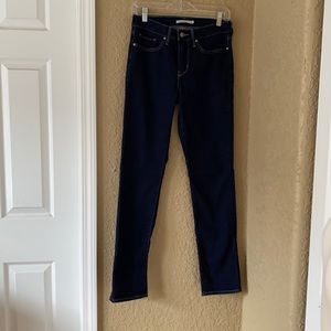 Levi’s 312 Shaping Slim